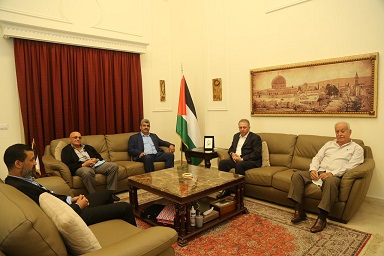 السفير دبور يستقبل وفداً من الصاعقة