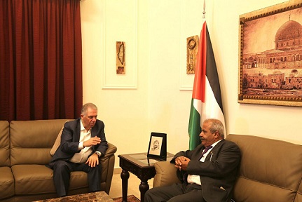 السفير دبور يستقبل وفداً من حزب الشعب الفلسطيني