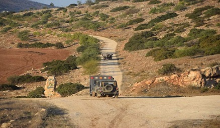 مستوطنون يجرفون أراضي في الأغوار الشمالية