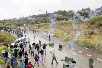 مواجهات مع قوات الاحتلال خلال اقتحامها بلدة طمون في طوباس