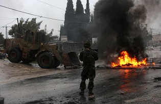 إصابتان برصاص الاحتلال ومداهمة منزلي أسيرين في قباطية جنوب جنين