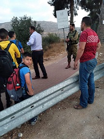 الاحتلال يعيق وصول طلبة اللبن الشرقية لمدرستهم