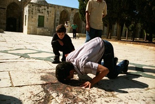 31 عاما على مجزرة الأقصى الأولى