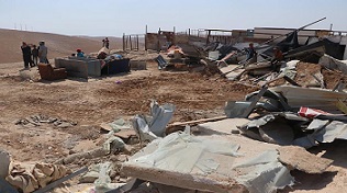 جيش الاحتلال يهدم "بركسا" غرب سلفيت