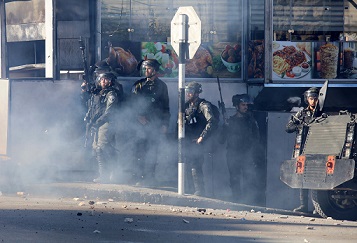 إصابات بالاختناق خلال مواجهات مع الاحتلال بمخيم العروب شمال الخليل