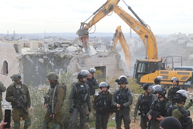 الاحتلال يهدم منزلا جنوب الخليل