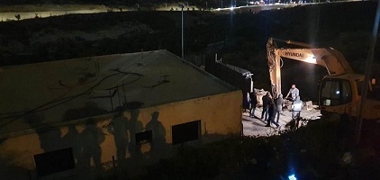 الاحتلال يجبر عائلة مقدسية على هدم منزلها في صور باهر