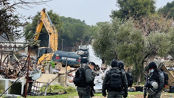 تواصل انتهاكات الاحتلال: هدم وتشريد واعتقالات واقتحام للأقصى