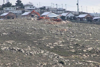 الاحتلال يجرف أراضي في جالود لتوسعة بؤرة "أحياه" الاستيطانية