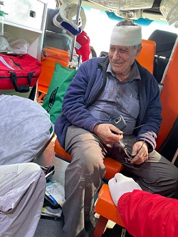 نابلس: إصابة 8 متضامين وإحراق مركبتهم بهجوم للمستوطنين في بورين