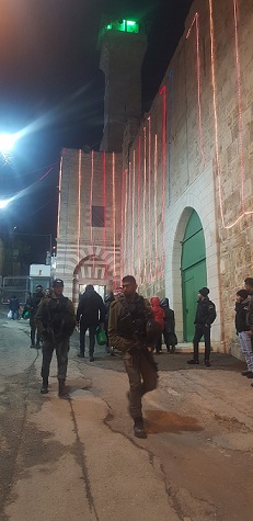 في الذكرى الـــ 28 لمجزرة الحرم الإبراهيمي.. الاحتلال يسعى لتهويده والمواطنون متجذرون