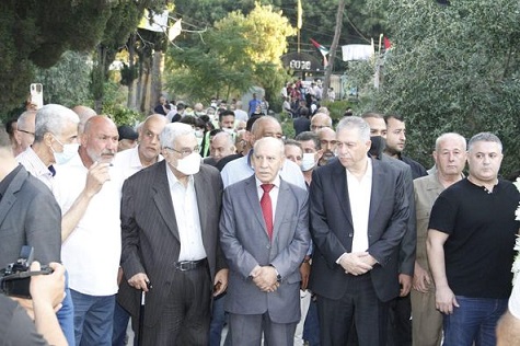 نيابة عن الرئيس: دبور يضع اكليل من الورد على النصب التذكاري لشهداء الثورة في بيروت