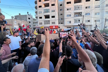 جماهير شعبنا تشيع جثمان الشهيدة مي عفانة في أبو ديس