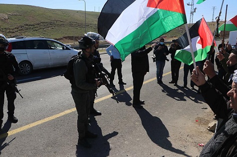 ردا على دعوات مستوطنين وأعضاء كنيست لاقتحامها: وقفة دعم واسناد لأهالي قرية الخان الأحمر