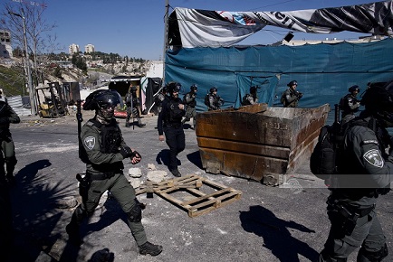 تواصل انتهاكات الاحتلال: إصابات واعتقالات واستيلاء واعتداءات للمستوطنين