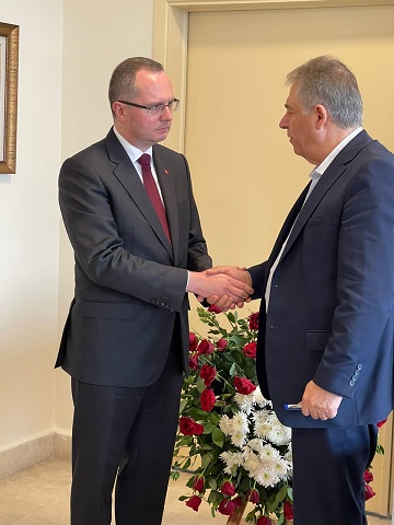 السفير دبور يقدم واجب العزاء للسفير التركي بضحايا الزلزال