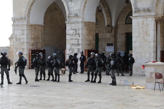 بينهم وزراء وأعضاء كنيست: أكثر من 800 مستوطن يقتحمون "الأقصى"