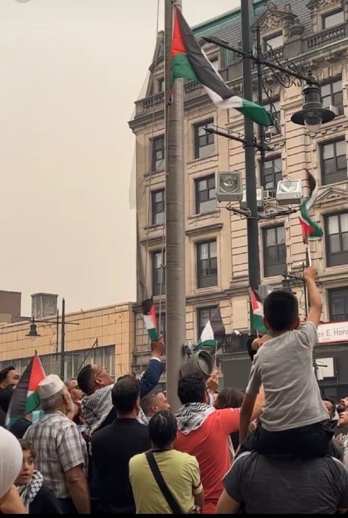 الاحتفال برفع العلم الفلسطيني على مبنى بلدية باترسون بالولايات المتحدة للمرة الـ 12 على التوالي