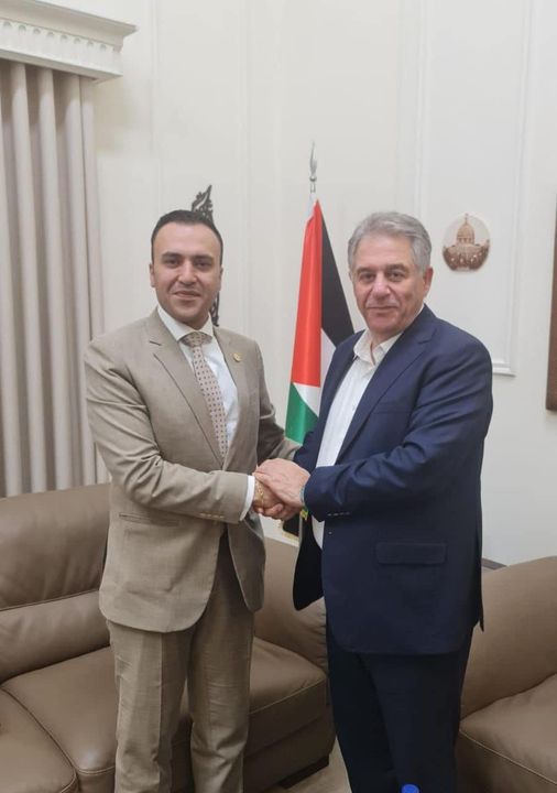 دبور يلتقي ممثل مجموعة طلال ابو غزالة في لبنان