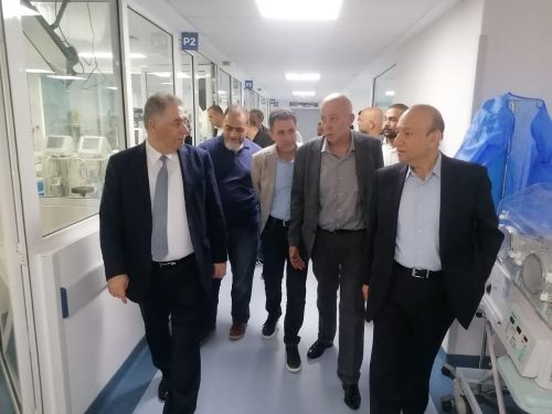 السفير دبور يتفقد مستشفى الهمشري