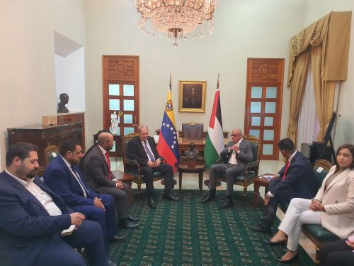 فتوح يسلّم رسالة من الرئيس إلى نظيره الفنزويلي