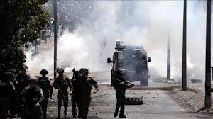 إصابات بالاختناق خلال مواجهات مع الاحتلال في العيزرية