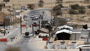 الاحتلال يغلق حاجز الحمرا العسكري شمال أريحا