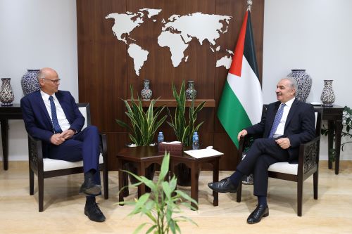 اشتية يبحث مع ممثل البنك الدولي سير مشاريع البنك في فلسطين