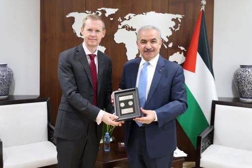 رئيس الوزراء يستقبل ممثل جمهورية إيرلندا لمناسبة انتهاء مهامه الرسمية