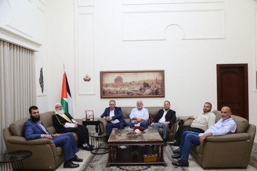 دبور وابو العردات يستقبلان وفداً من القوى الاسلامية في مخيم عين الحلوة