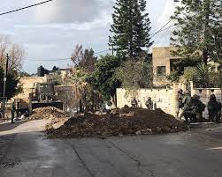 الاحتلال يستهدف مركبة خلال اقتحامه قرية برقة شمال غرب نابلس