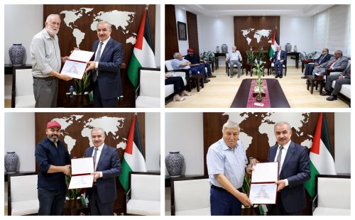 اشتية يستقبل الفائزين بتصميم النصب التذكاري للنكبة