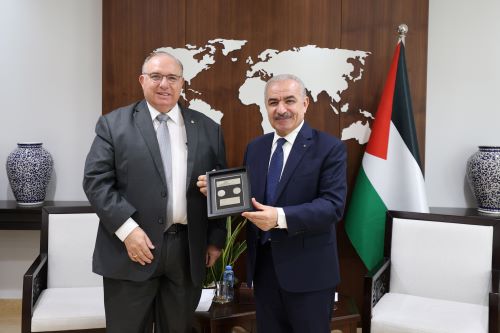 اشتية يستقبل سفير جمهورية الأوروغواي لمناسبة انتهاء مهامه الرسمية