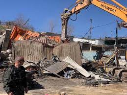 الاحتلال يهدم محلا تجاريا في جبل المكبر