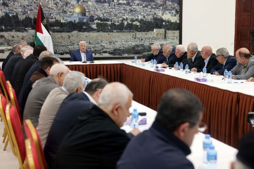 برئاسة الرئيس: القيادة الفلسطينية تعقد اجتماعاً وتتخذ قرارات لمواجهة العدوان الإسرائيلي على شعبنا