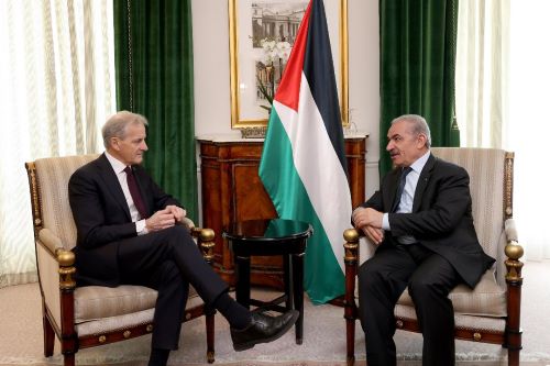 اشتية يبحث مع نظيره النرويجي آخر المستجدات