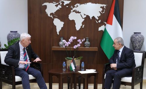 اشتية يطالب بريطانيا بالدعوة لتثبيت وقف إطلاق النار ووقف العدوان على شعبنا