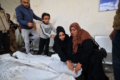 مجازر الاحتلال تتواصل: شهداء وجرحى في خان يونس والنصيرات وجباليا ورفح