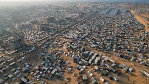 نحو 100 شهيد ومئات المصابين في قصف اسرائيلي مكثف وأحزمة نارية على رفح جنوب قطاع غزة