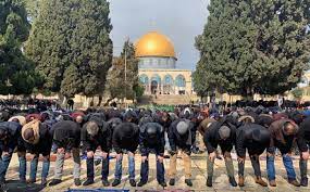25 ألفا يؤدون صلاة الجمعة في المسجد الأقصى