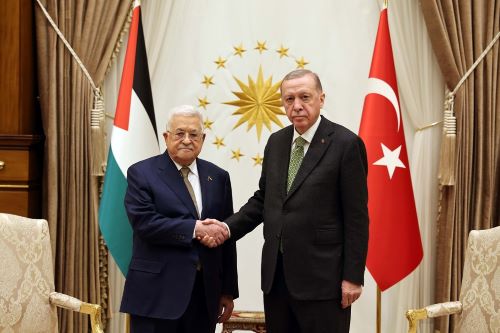 الرئيس يجتمع مع نظيره التركي