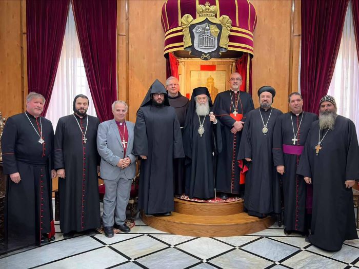 "الرئاسية العليا لشؤون الكنائس" تؤكد وتدعم قرارات البطاركة ورؤساء الكنائس بمواجهة إجراءات الاحتلال ب