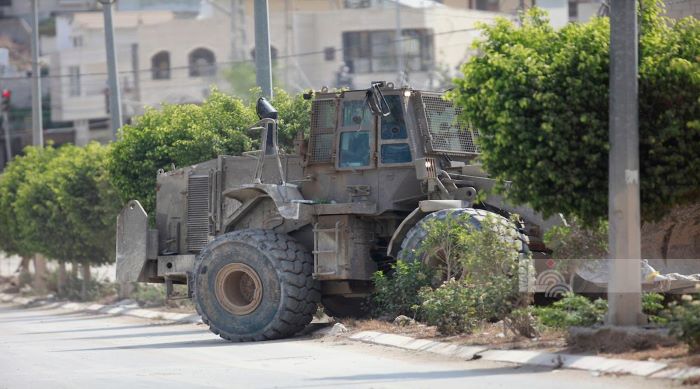 الاحتلال يواصل عدوانه على مدينة ومخيم طولكرم وسط دمار وتخريب في البنية التحتية والممتلكات