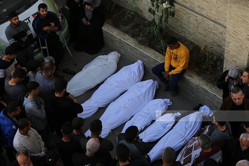 31 شهيدا في قصف الاحتلال مدرسة تؤوي نازحين في حي التفاح بغزة