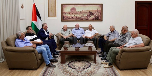 لجنة المتابعة المركزية للجان الشعبية الفلسطينية تزور السفير دبور في زيارة وداعية