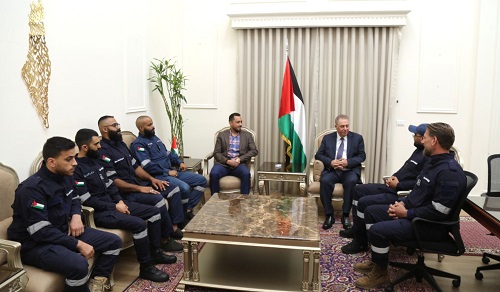 السفير دبور يلتقي قيادة افواج الاطفاء الفلسطينية في زيارة وداعية