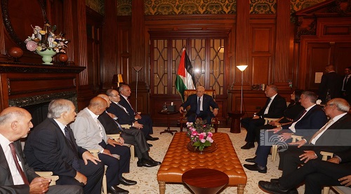 الرئيس يلتقي وفداً من الجالية الفلسطينية في المملكة المتحدة