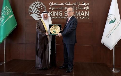 مصطفى يزور مركز الملك سلمان للإغاثة بالرياض