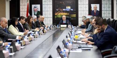 مصطفى في مستهل جلسة الحكومة: نُجري مشاورات مع لجنة الانتخابات المركزية لضمان إجراء انتخابات الهيئات 