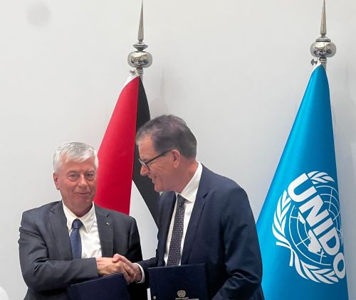 فلسطين توقّع اتفاقية البرنامج الوطني التشاركي للصناعة مع منظمة الأمم المتحدة للتنمية الصناعية